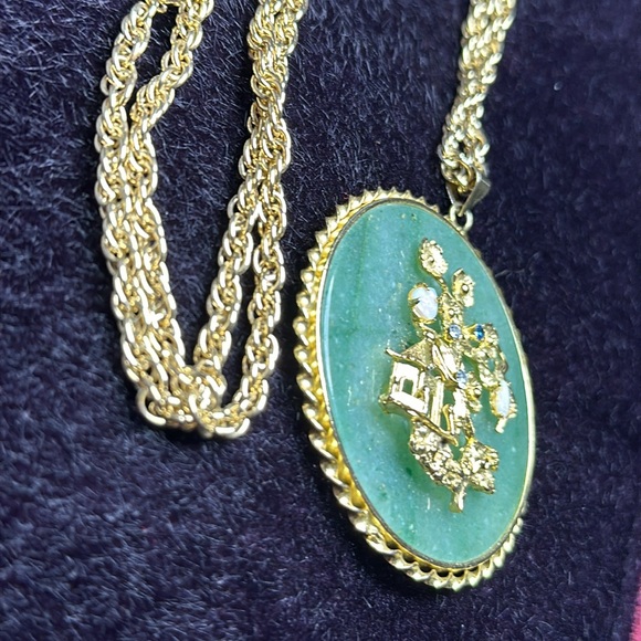 Vintage Genuine Large Jadeite Jade Pendant With Gold Frame & 3D Opals and Gems - Picture 4 of 14